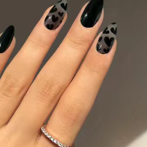 Forbidden Love - Nail Junkie - full artificial nail set - Picture 4 of 5